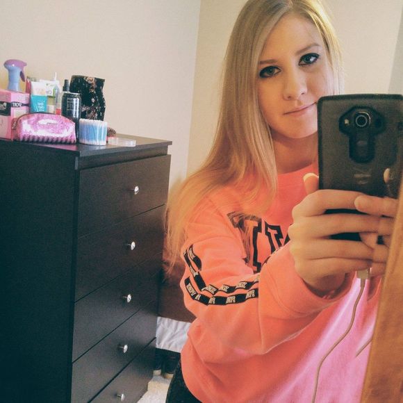 Meet your Posher, Sarah - Picture 1 of 1